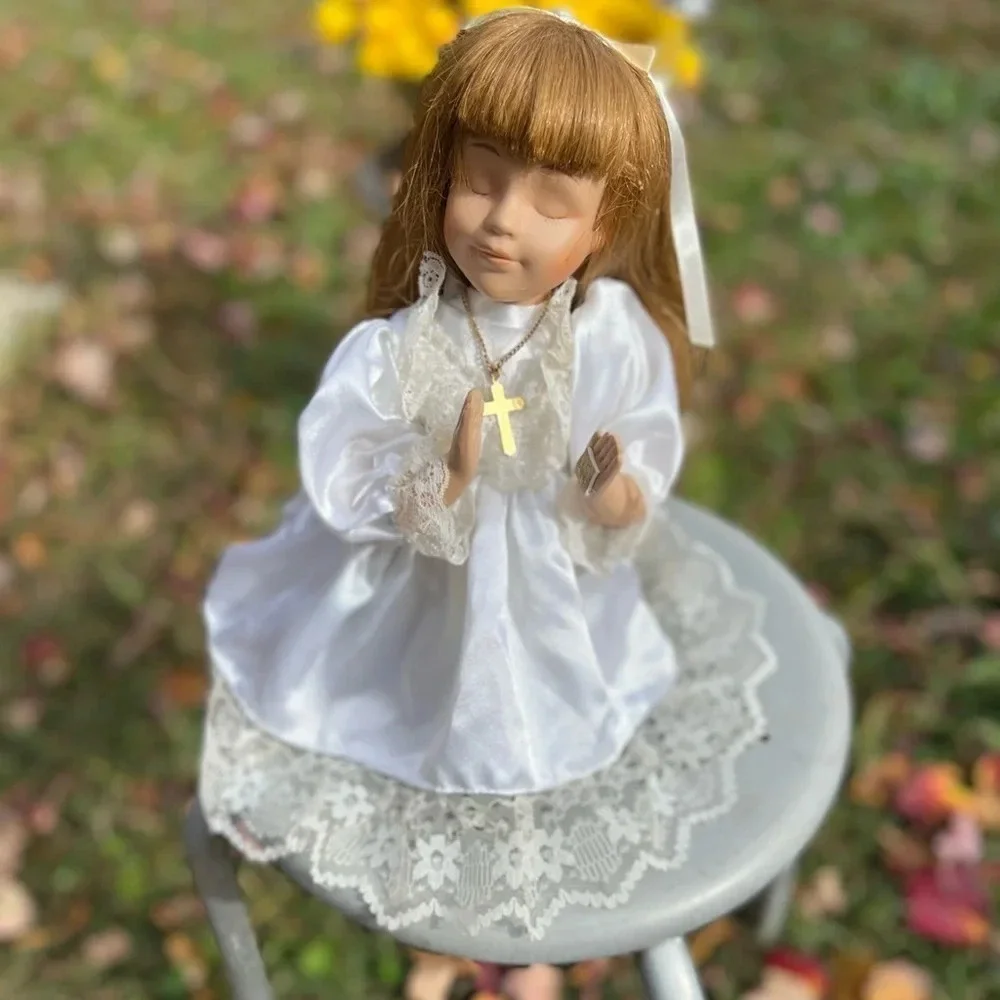 Prayer doll in christening‎ gown and slippers precious!